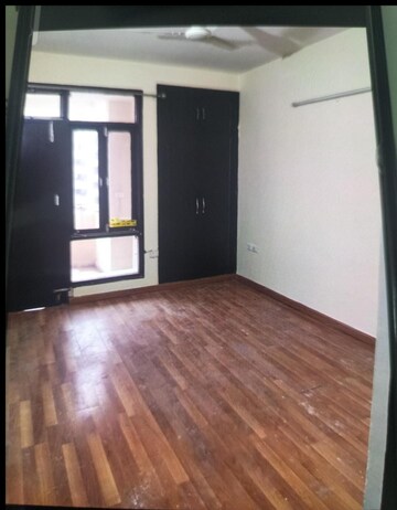 Room in 3 BHK Apartment at SRS Royal Hills, Sector 87 – for Rent
