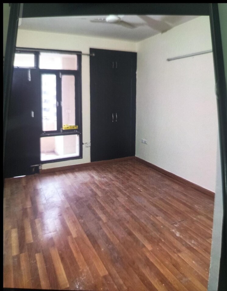 Room, srs-royal-hills 3 Bedroom 978 Sq.Ft. Apartment In Sector 87 Faridabad 8890836