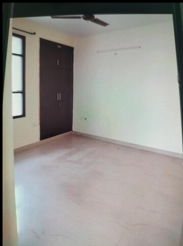 Room in 3 BHK Apartment at SRS Royal Hills, Sector 87 – for Rent