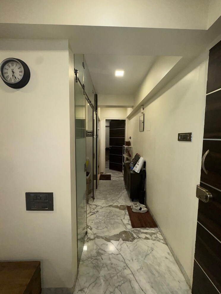 Room, khar west 1 Bedroom 550 Sq.Ft. Apartment In Khar West Mumbai 8890840