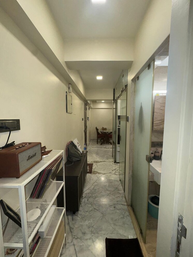Room, khar west 1 Bedroom 550 Sq.Ft. Apartment In Khar West Mumbai 8890840