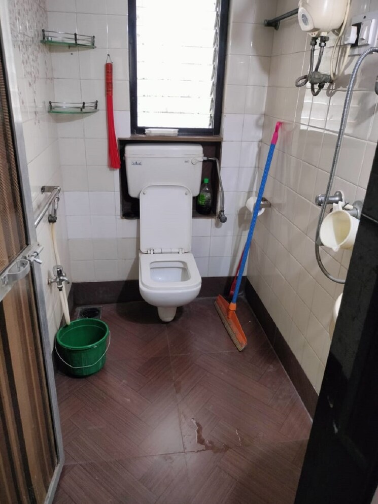Bathroom, khar west 2 Bedroom 750 Sq.Ft. Apartment In Khar West Mumbai 8890872