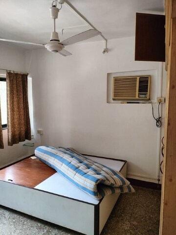 Bedroom in 2 BHK Apartment at Khar West – for Rent