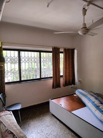 Bedroom in 2 BHK Apartment at Khar West – for Rent
