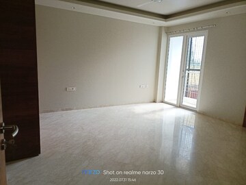 Room in 3 BHK Apartment at Boutique Residential Apartments C-253, Defence Colony – for Rent