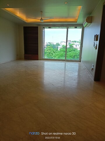 Room in 3 BHK Apartment at Boutique Residential Apartments C-253, Defence Colony – for Rent