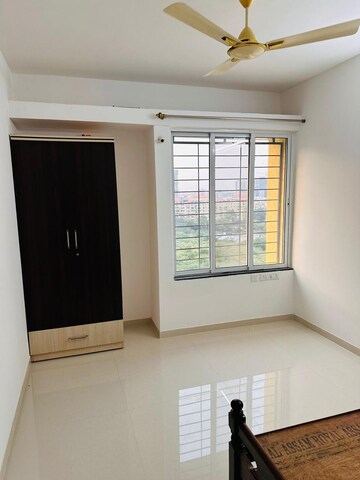 Room in 2 BHK Apartment at Kohinoor Zen Estate, Kharadi – for Rent