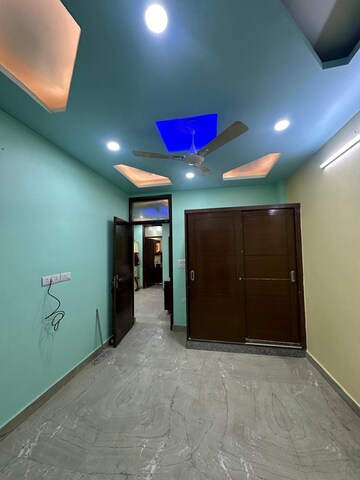 Room in 3 BHK Builder Floor at Govindpuri – for Rent