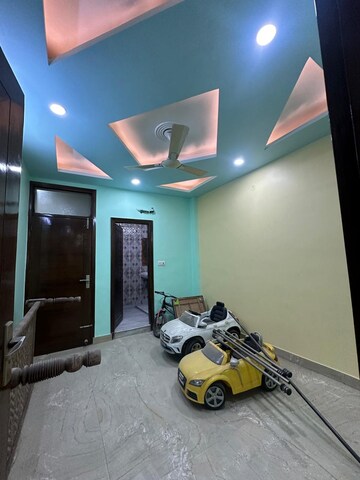 Parking in 3 BHK Builder Floor at Govindpuri – for Rent