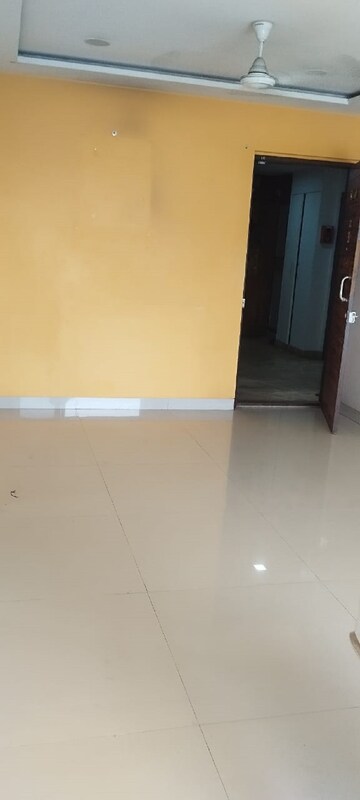 Room in 2 BHK Apartment at Santacruz West – for Rent