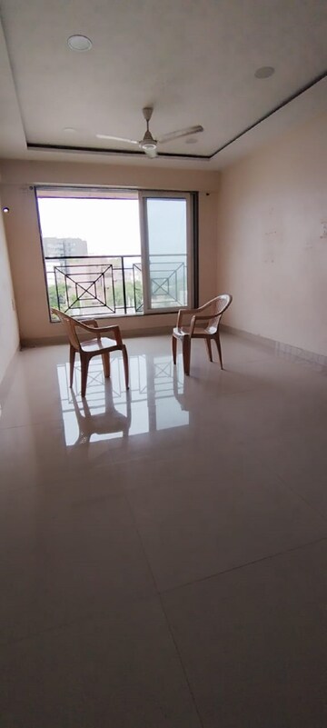 Living Room in 2 BHK Apartment at Santacruz West – for Rent