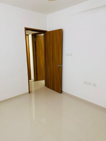 Room in 2 BHK Apartment at Kohinoor Zen Estate, Kharadi – for Rent