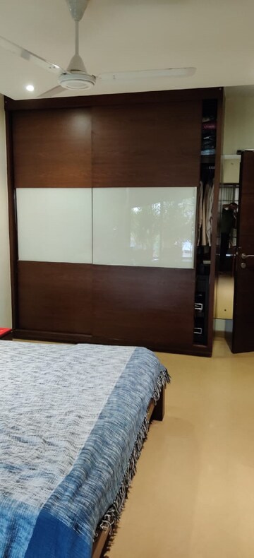 Room in 2 BHK Apartment at Bandra West – for Rent