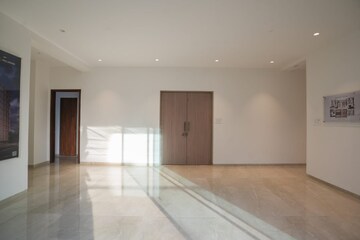 Room in 4 BHK Apartment at Borivali West – for Sale