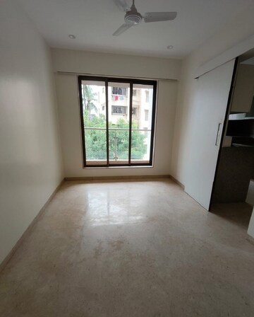 Room in 3 BHK Apartment at Santacruz West – for Rent