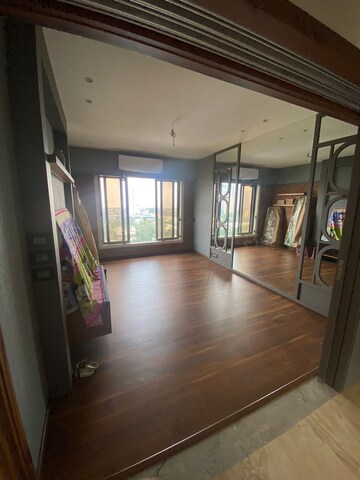 Living Room in 3 BHK Apartment at Santacruz West – for Rent