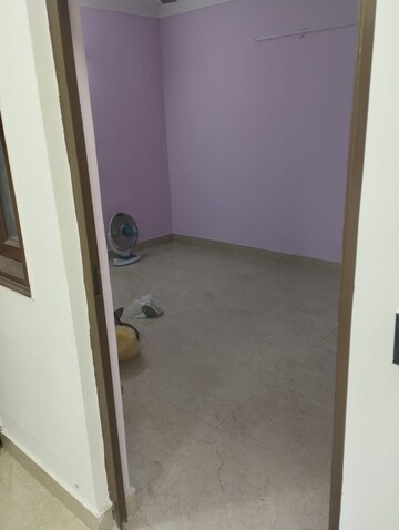 Room in 3 BHK Builder Floor at Govindpuri – for Rent