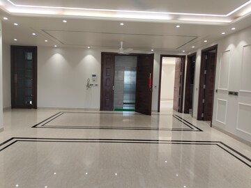 Building Lobby in 3.5 BHK Apartment at Boutique Residential Apartments C-253, Defence Colony – for Sale
