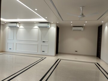 Furnished Amenities in 3.5 BHK Apartment at Boutique Residential Apartments C-253, Defence Colony – for Sale