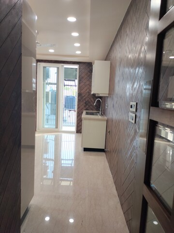 Bathroom in 3.5 BHK Apartment at Boutique Residential Apartments C-253, Defence Colony – for Sale