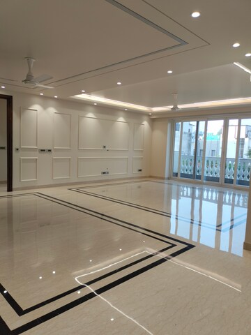 Kitchen in 3.5 BHK Apartment at Boutique Residential Apartments C-253, Defence Colony – for Sale
