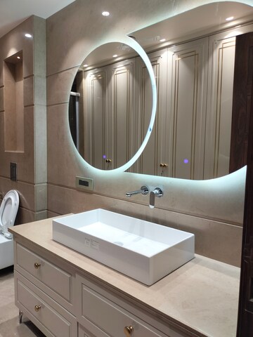 Bathroom in 3.5 BHK Apartment at Boutique Residential Apartments C-253, Defence Colony – for Sale