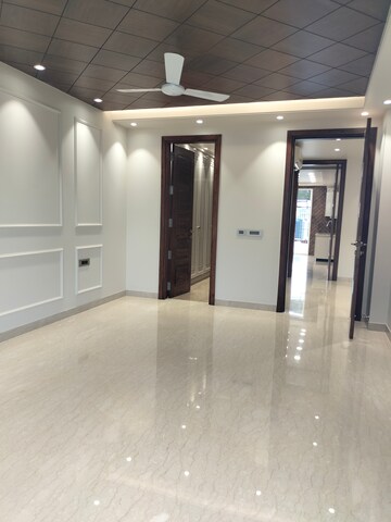 Building Lobby in 3.5 BHK Apartment at Boutique Residential Apartments C-253, Defence Colony – for Sale