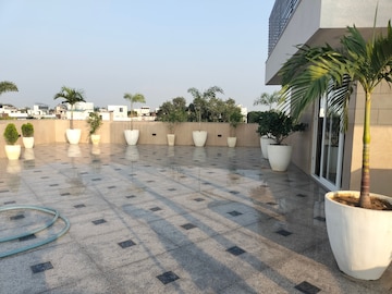 Parking in 3.5 BHK Apartment at Boutique Residential Apartments C-253, Defence Colony – for Sale