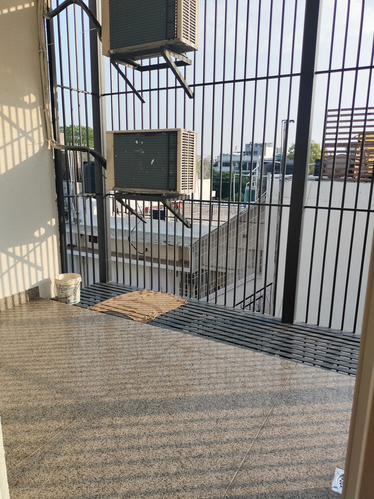 Balcony, boutique-residential-apartments-c-253 3.5 Bedroom 3100 Sq.Ft. Apartment In Defence Colony Delhi 8891203