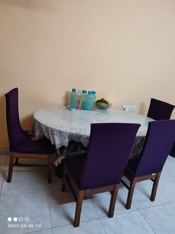 Team Area in 1 BHK Apartment at Bandra West – for Rent
