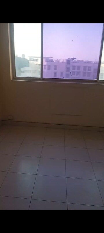 Bathroom in 3 BHK Apartment at DLF Ridgewood Estate, Dlf Phase iv – for Sale