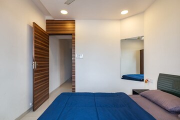 Bedroom in 3 BHK Apartment at Khar West – for Rent
