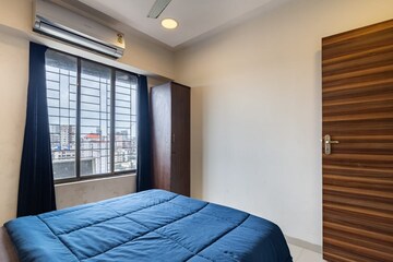 Bedroom in 3 BHK Apartment at Khar West – for Rent