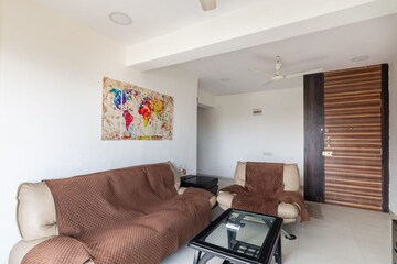 Living Room in 3 BHK Apartment at Khar West – for Rent