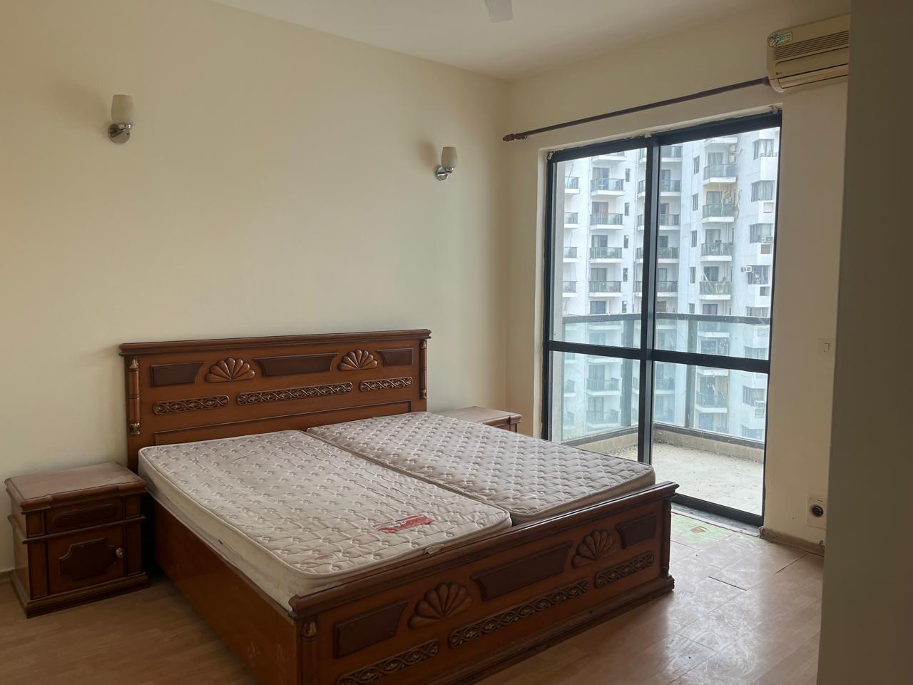 3 BHK + Servant Room 2027 Sq.Ft. Apartment in Unitech Uniworld Gardens