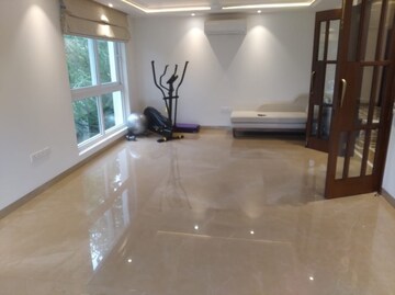 Room in 3.5 BHK Apartment at Defence Colony – for Rent