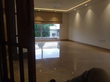 Kitchen in 3.5 BHK Apartment at Defence Colony – for Rent