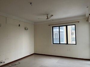 Room in 3 BHK Apartment at Unitech Uniworld Gardens, Sector 47 – for Sale