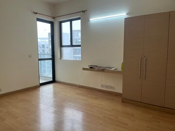 Room in 3 BHK Apartment at Unitech Uniworld Gardens, Sector 47 – for Sale