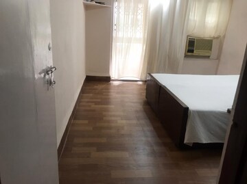Room in 3 BHK Builder Floor at Andheri West – for Rent