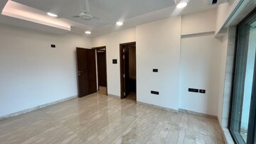 Room in 3 BHK Builder Floor at Andheri West – for Rent