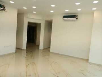 Room in 4 BHK Apartment at Indiabulls Sky Forest, Lower Parel – for Rent