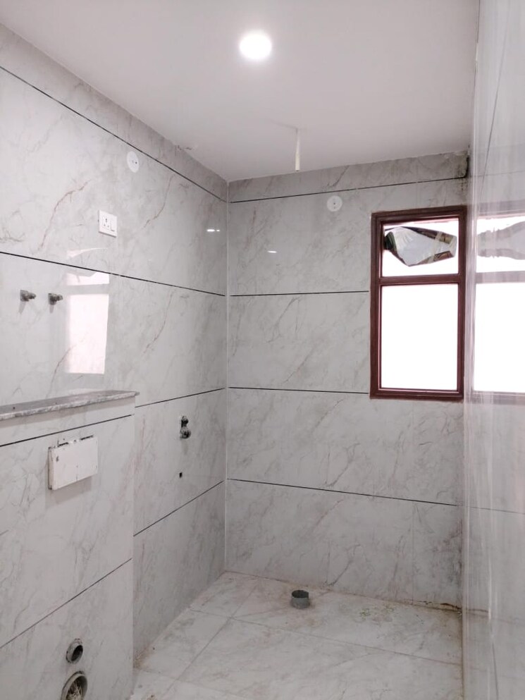 Bathroom, mahavir enclave 3.5 Bedroom 134 Sq.Yd. Builder Floor In Mahavir Enclave Delhi 8891421