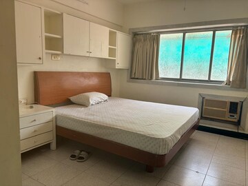 Bedroom in 3 BHK Builder Floor at Andheri West – for Rent