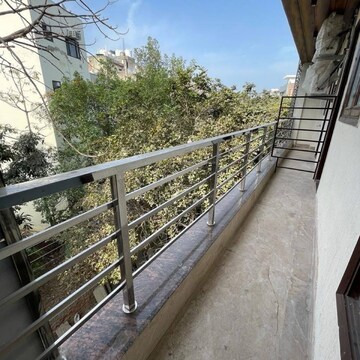 Balcony in 1 RK Builder Floor at Sector 43 – for Rent