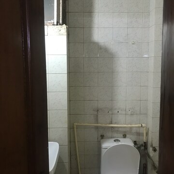 Bathroom in 1 BHK Builder Floor at Lajpat Nagar ii – for Rent