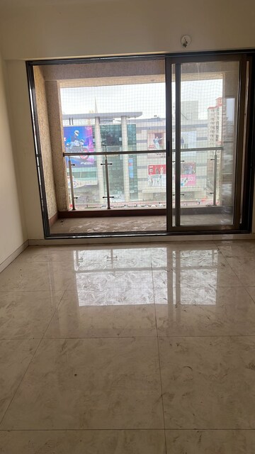 Room in 2 BHK Apartment at Raheja Interface Heights, Malad West – for Rent