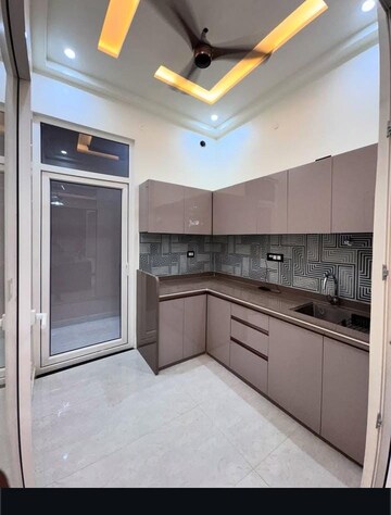 Kitchen in 3.5 BHK Builder Floor at Sector 35 – for Rent