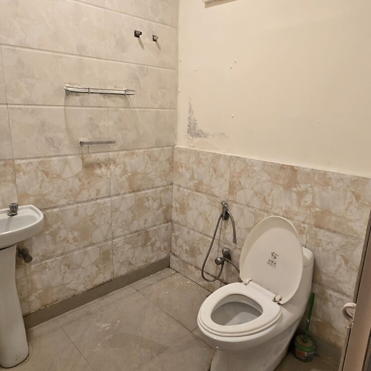 Bathroom, lajpat nagar ii 1 Bedroom 450 Sq.Ft. Builder Floor In Lajpat Nagar ii Delhi 8891684