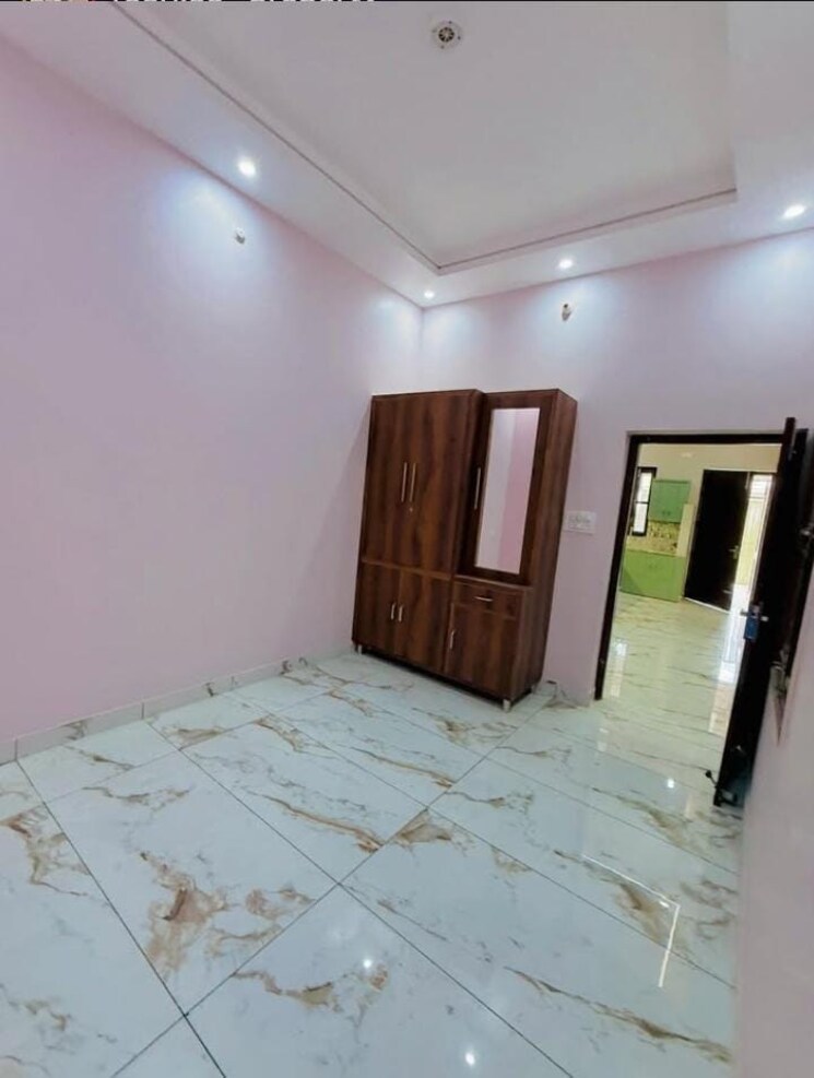 Room, sector 28 2 Bedroom 1800 Sq.Ft. Builder Floor In Sector 28 Faridabad 8891584